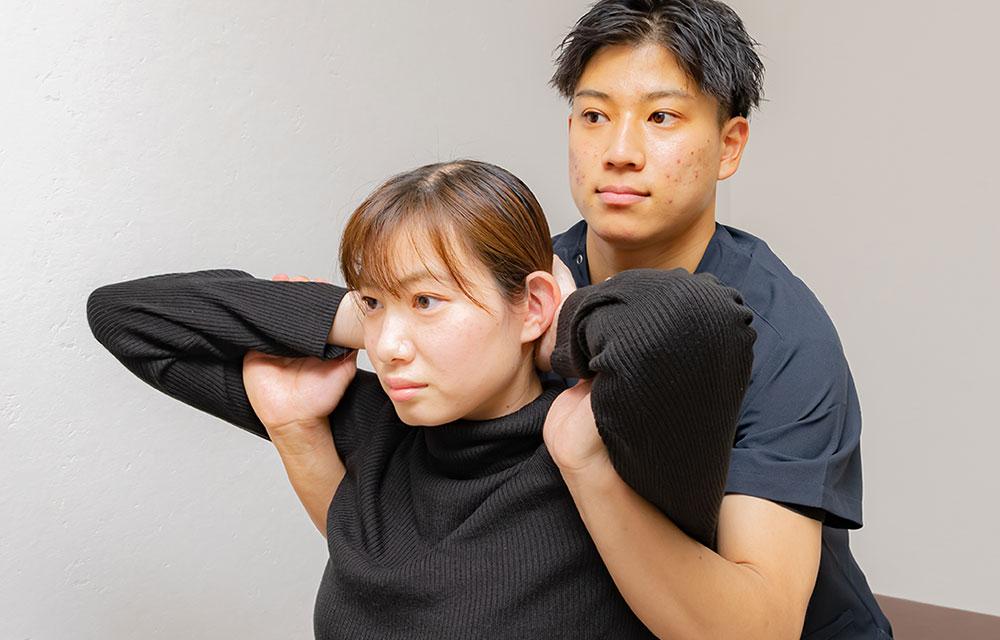 整骨院・整体をお探しならほねキング整骨院 プロの施術者が骨盤・姿勢矯正で根本から解決 背中の痛み